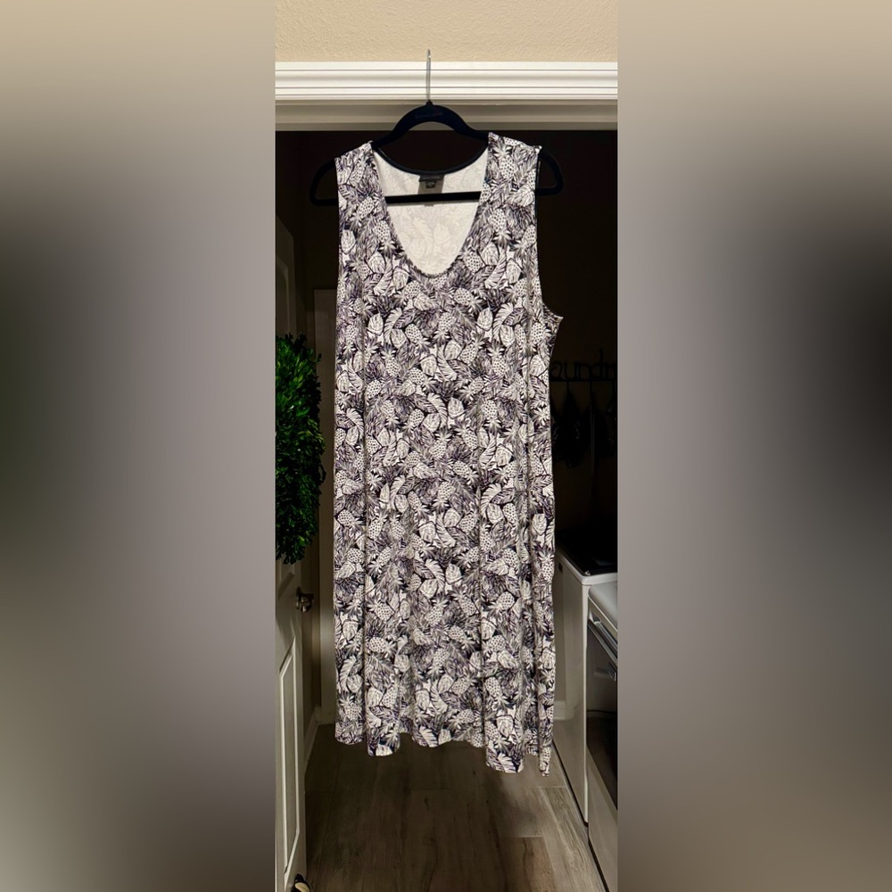 J. Jill Wearever Black and White Pineapple Print Sleeveless Dress with Pockets